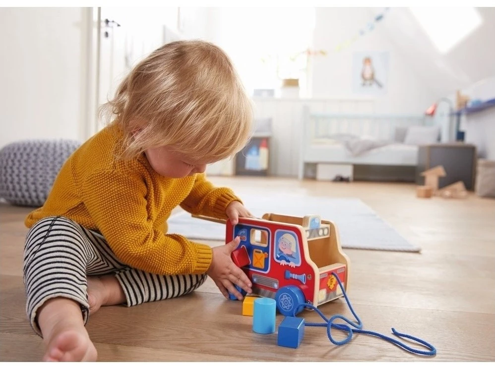 HABA Ziehfigur Feuerwehrauto – Bild 2